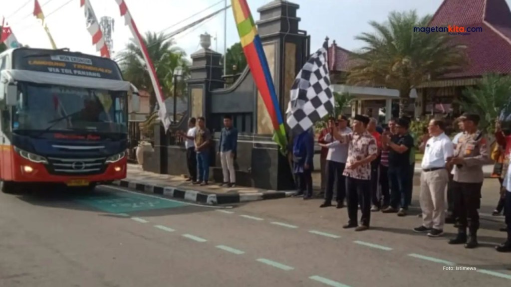 Pj Bupati Magetan Berangkatkan 3 Bus Pemudik Balik ke Jakarta