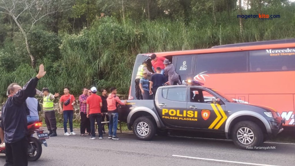 Gangguan Rem, Bus Mercy Laka Tunggal di Plaosan