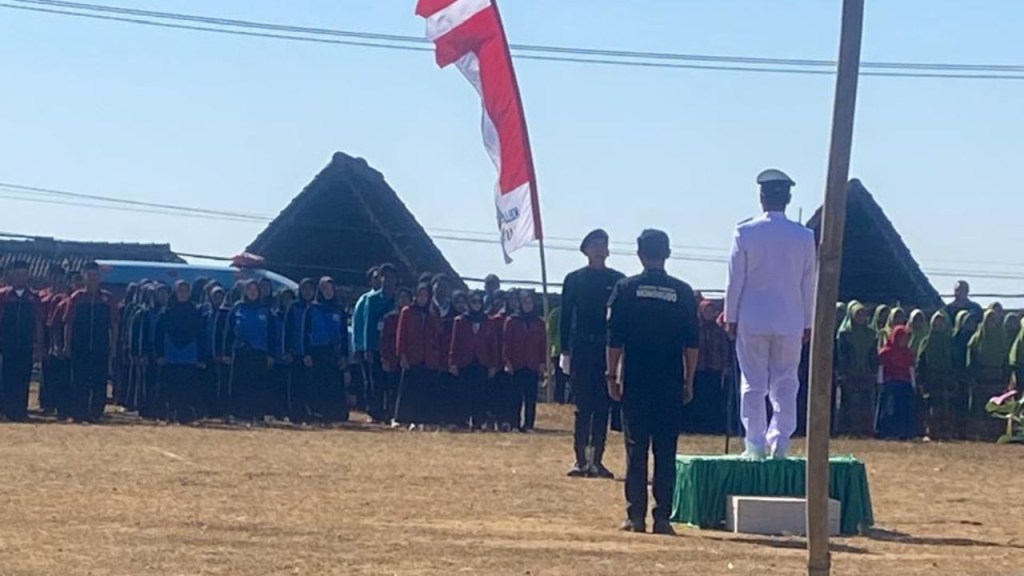 Semangat Kemerdekaan, Sumanto dan Warga Alastuwo Ikuti Upacara HUT ke-79&nbsp;RI