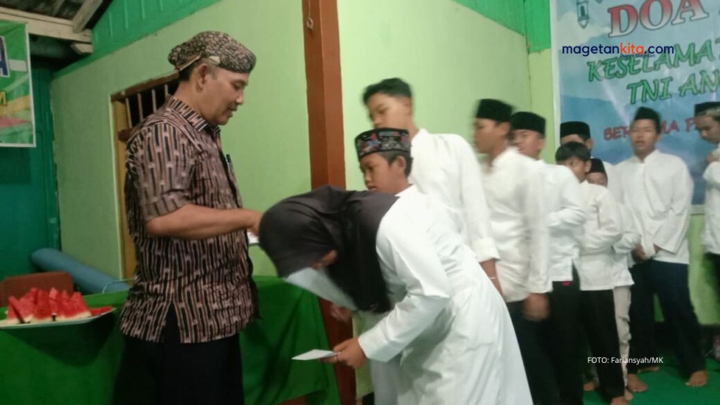 Di Kecamatan Barat, Cabup Hergunadi Berbagi dan Berdoa Bersama Anak Panti Asuhan